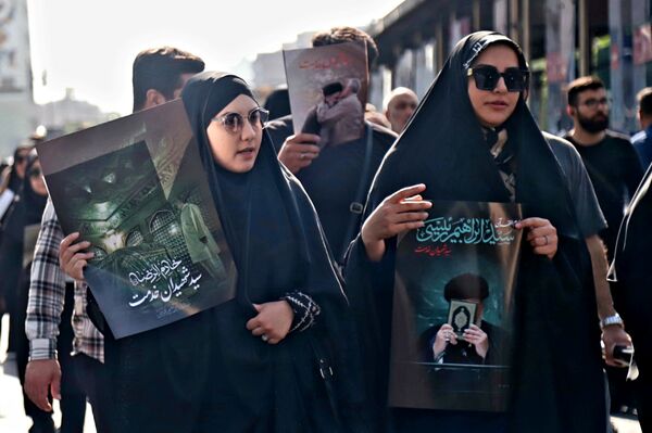 برگزاری مراسم وداع تهرانی‌ها با پیکر ابراهیم رئیسی و همراهانش