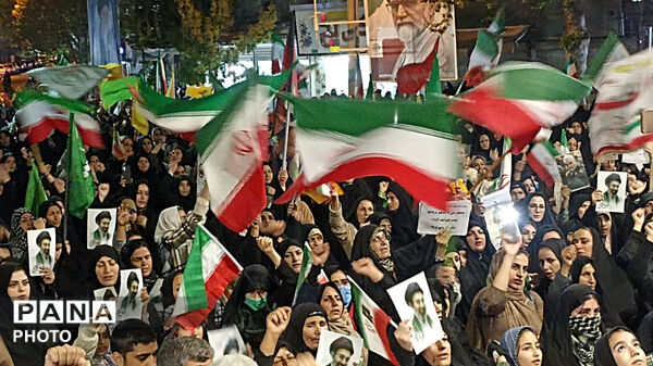 پنجاه و دوشب اقتدار،وفاداری وایستادگی
