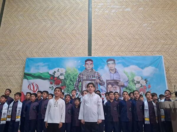 بیداری دانش آموزان ایرانی در یوم الله 13آبان 