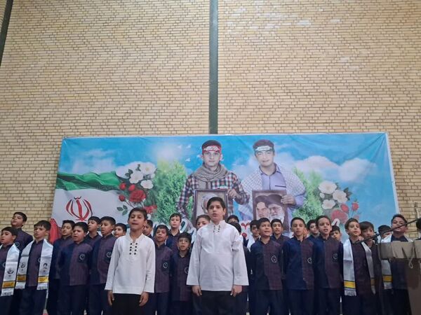 بیداری دانش آموزان ایرانی در یوم الله 13آبان 