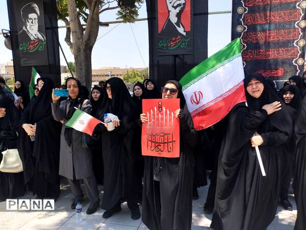 جاماندگان آذربایجان شرقی با چشمانی اشک‌بار به امید روز رجعت با رهبر شهید