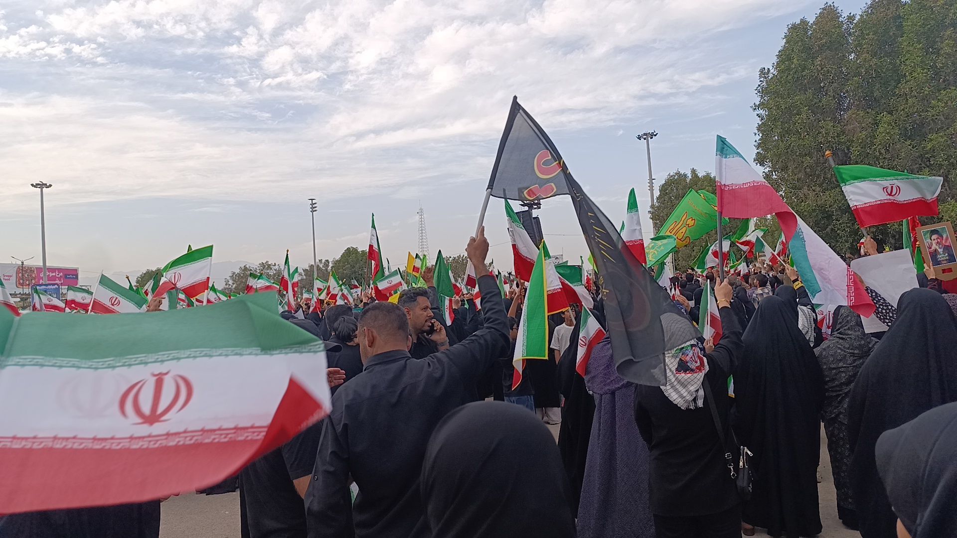 خروش حماسی مردم انقلابی بندرعباس در تجدید میثاق با رهبر جدید انقلاب اسلامی