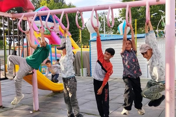 از کلاسِ مجازی تا قدردانیِ حضوری دانش‌آموزان در طبیعت