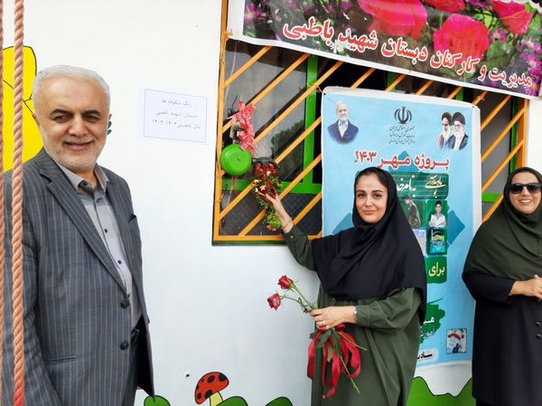 ورود شکوفه‌ها به مدارس در عباس آباد 