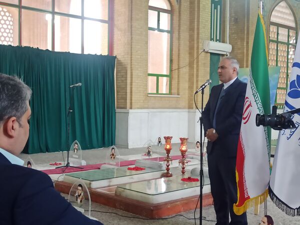 گرامیداشت هفته امورتربیتی در کنار مزار شهدای ۷۲ تن