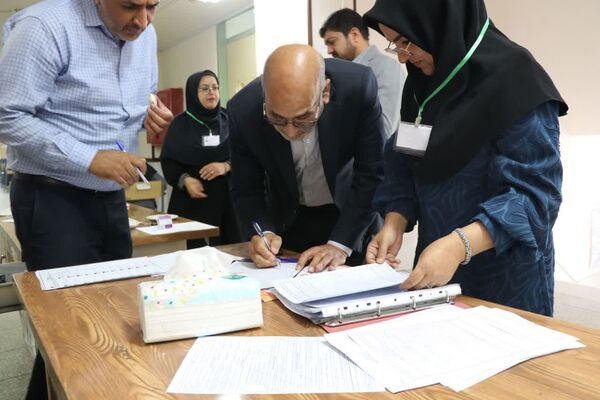 بازدید مدیرکل آموزش و پرورش از برگزاری امتحانات نهایی در یزد