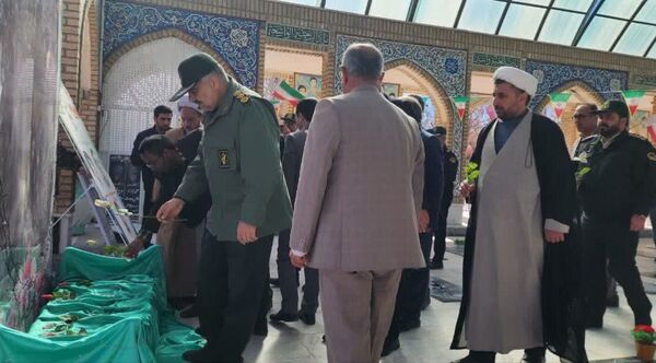 گلباران گلزار شهدای خلیل‌آباد در دهه فجر