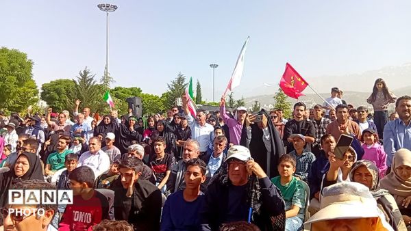 همایش بزرگ پیاده روی خانوادگی  هفته سلامت در یاسوج 