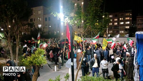 انزجار مردم آبرسانی فردیس از دشمن متخاصم در راهپیمایی‌های هرشب