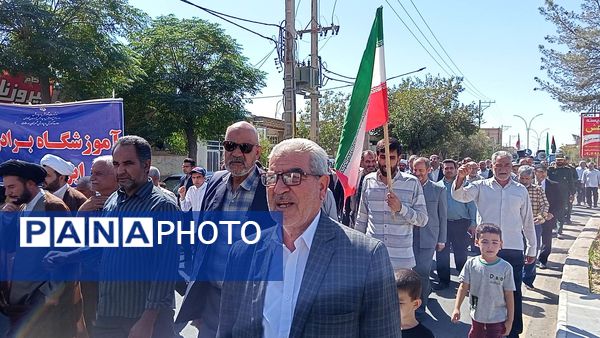 قدمی هم‌سنگر ایمان؛ از مدرسه تا صف نماز جمعه