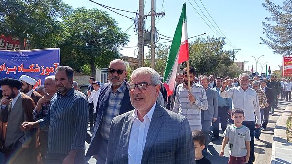 قدمی هم‌سنگر ایمان؛ از مدرسه تا صف نماز جمعه
