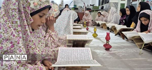  محفل انس با قرآن وضیافت افطاری در آموزشگاه شهید غلامپور زاوین