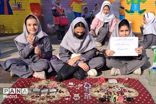 بازارچه دانش آموزی در دبستان شهید ناصری ناحیه دو شهرری 