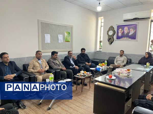 بازدید نماینده مردم جنوب کرمان از کلاس های آمادگی امتحانات نهایی