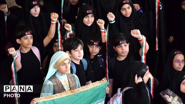 همگام با ملت ایران؛ حضور کانون پرورش فکری لرستان در آیین وداع و تشییع رهبر شهید