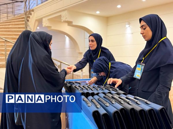 آیین اختتامیه اولین همایش مدار معلمی در آمل