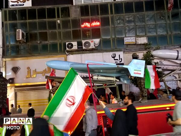 نمایش گوشه‌ای از قدرت و اقتدار  نظامی ایران در خیابان‌های رجایی شهر کرج