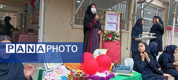 جشنواره کیک و دسر در دبیرستان کوثر فرهنگیان 