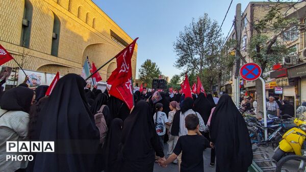 «باید برخاست» در اراک طنین‌انداز شد؛ پیام حماسه رهبر شهید به نسل نوجوان رسید