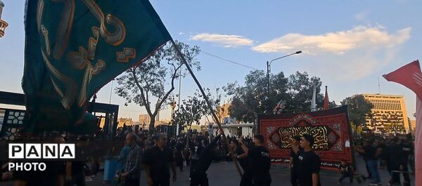زائران بارگاه ملکوتی  امام مهربانی ها به سوگ نشستند 