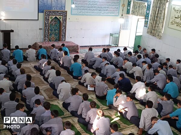 هم‌نوا با دعای توسل؛ حال‌وهوای معنوی در دبیرستان پروفسور حسابی ۲