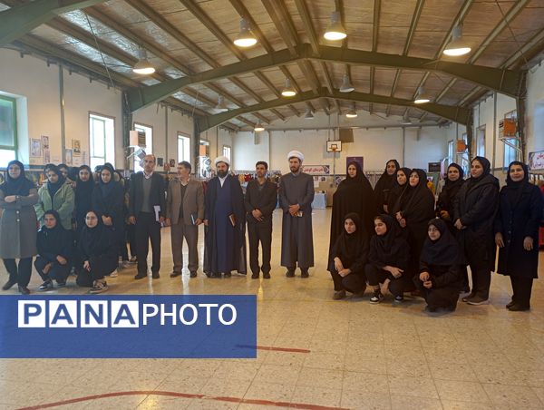 افتتاح نمایشگاه آثار هنری دانش‌آموزان دبیرستان‌های تیتکانلو و مایوان