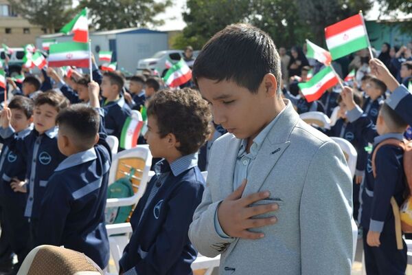 برگزاری جشن شکوفه‌های کلاس اولی دربهارستان‌دو