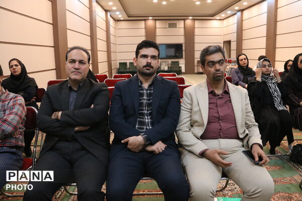 روایت‌حماسه‌های فردوسی در دبستان شهید مرحمتی