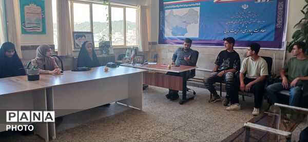  نشست هم اندیشی رئیس سازمان دانش آموزی کردستان با روسای شورای دانش‌آموزی مدارس کامیاران 