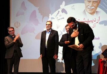 امضای تفاهم‌نامه چاپ نمایشنامه‌های جشنواره تئاتر کودک و نوجوان باغچه‌بان در مرند