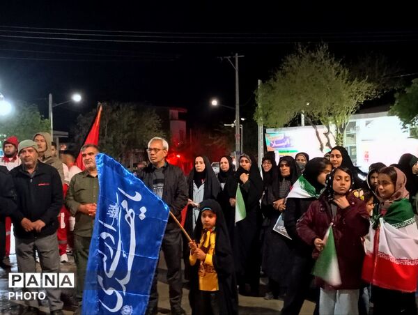 دانش‌آموزان شهرستان مانه در راهپیمایی‌های شبانه در جنگ رمضان 