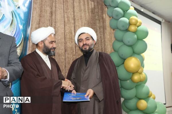 طنین ندای معنویت در هفتمین اجلاس سراسری نماز دانش‌آموزی شهرستان مه‌ولات
