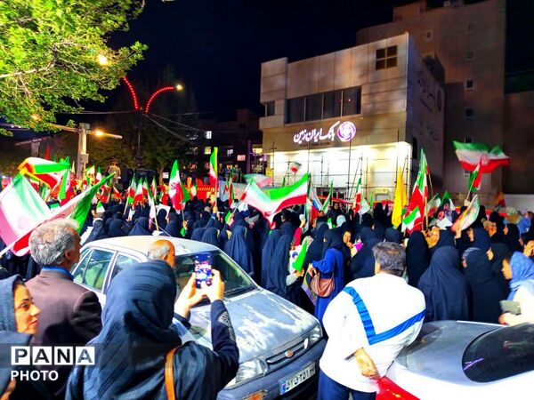 سی و پنجمین شب از حضور حماسی مردم کاشمر زیر باران 