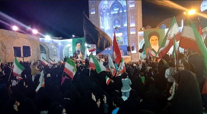 مردم یزد تا روز پیروزی در میدان  نبرد می مانند