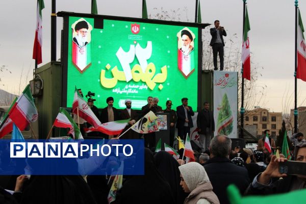 حضور گسترده اقشار مختلف مردم پردیس در راهپیمایی ۲۲ بهمن