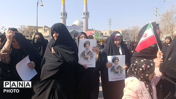 خروش انقلابی نمازگزاران سملقان در خیابان‌های شهر