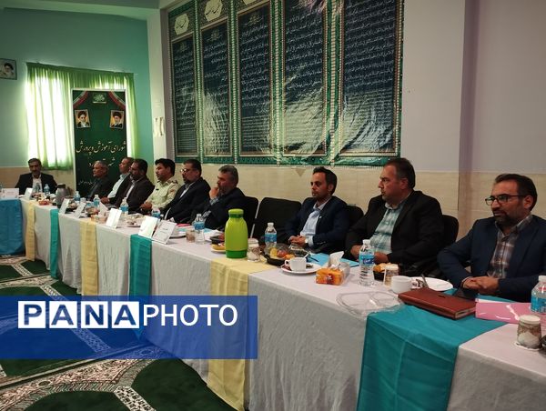 جلسه شورای آموزش و پرورش شهرستان ملارد در مدرسه مالک اشتر روستای قپچاق صفادشت