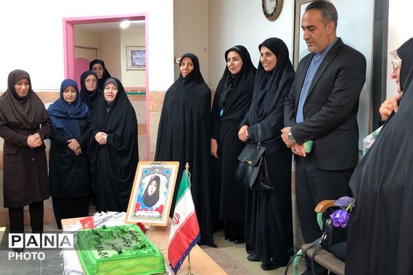 آیین نواختن زنگ جوانه ها در مدرسه شاهد نجمه ناحیه دو شهرری 