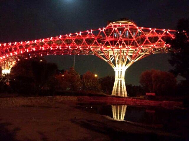 پل طبیعت امشب قرمز می‌شود