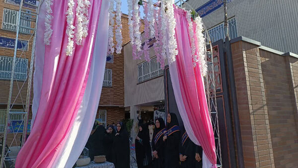 نواخته شدن زنگ آغاز سال تحصیلی در مدرسه زمان‌زاده شهر قنوات