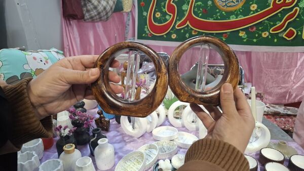 بازدید از غرفه‌های نمایشگاه اقتصاد مقاومتی در قم