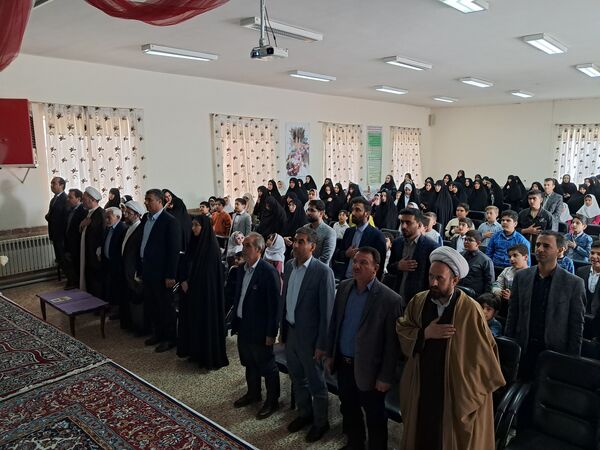آیین تجلیل از داوران و عوامل مسابقات قرآن، عترت و نماز فرهنگیان منطقه عجب شیر