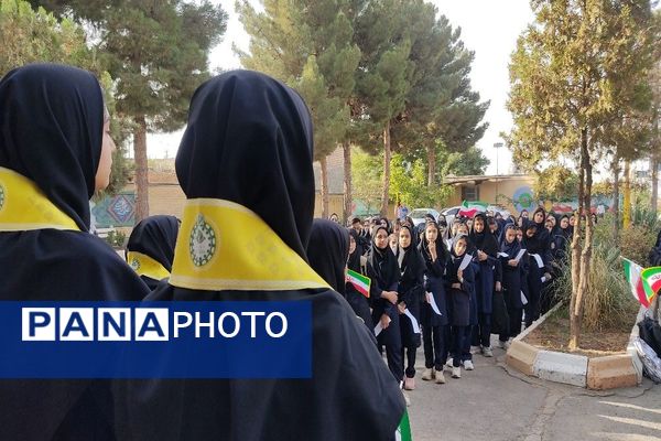 آغاز سال تحصیلی جدید و گرامیداشت هفته دفاع مقدس در دبیرستان شهید مجید دهنوی نیشابور