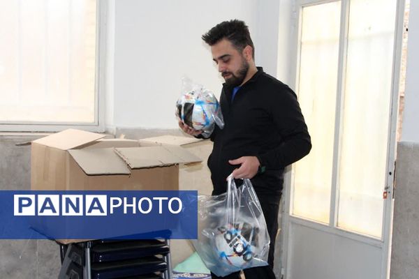 اهدای وسایل ورزشی به مدارس ناحیه یک شهرری