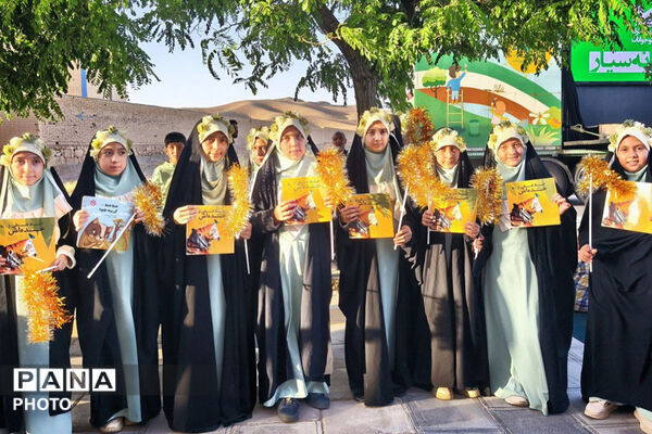 تریلی سیار کانون پرورش فکری کودکان و نوجوانان در شهرستان بام و صفی آباد 