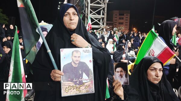 تجدید بیعت با رهبر و آرمان‌های انقلاب در خرم آباد