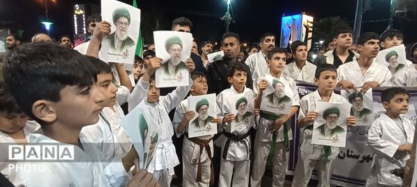 حضور مردم شهرستان کوهدشت در شب چهل و سوم از شهادت رهبر معظم انقلاب 