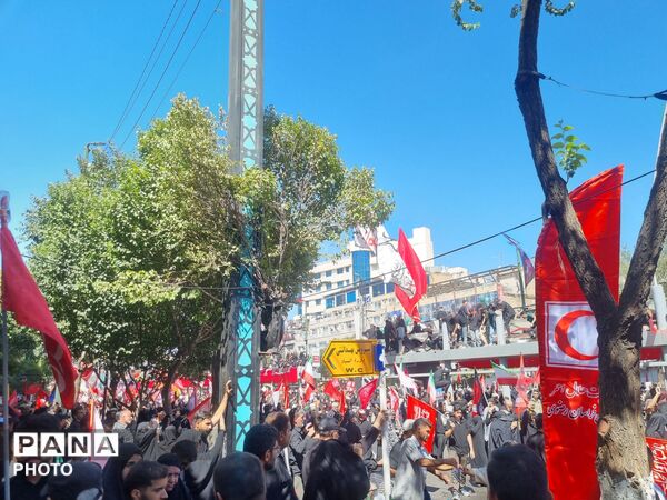 میراث خونین؛ مشهد در تپش قلب عشق به رهبر شهید