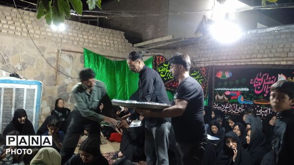 برپایی دیگ نذری حضرت زینب (س) در  روستای فدافن 