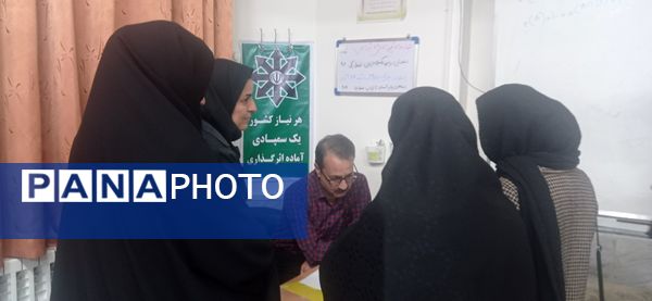 جلسه دیدار چهره به چهره والدین با دبیران در کاشمر